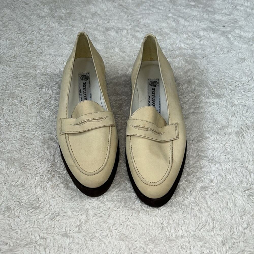 Andre Assous featherweight loafers in‎ cream, size 6.5 narrow